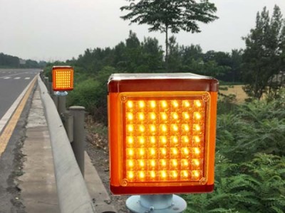 方形太阳能雾灯报价 同步太阳能雾灯交通警示灯厂家图3