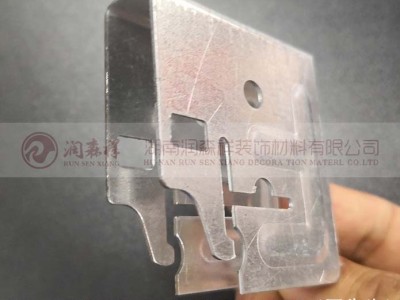 湖南铝单板厂家,湖南铝方通,湖南铝单板幕墙,湖南铝扣板,勾搭龙骨,A字龙骨,C型冲孔龙骨图8