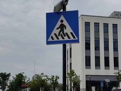 合肥市人行道自发光警示标志 太阳能交通标志牌齐全图4