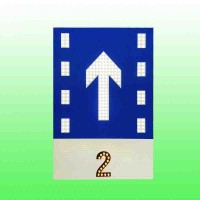 “车道指示标志牌