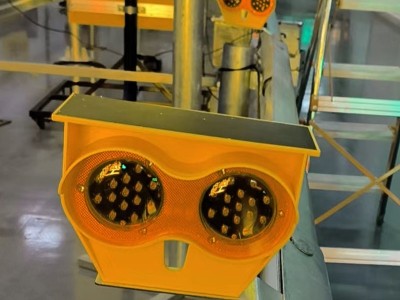 太阳能同步警示灯 太阳能小雾灯 仿生猫眼灯生产厂家图3